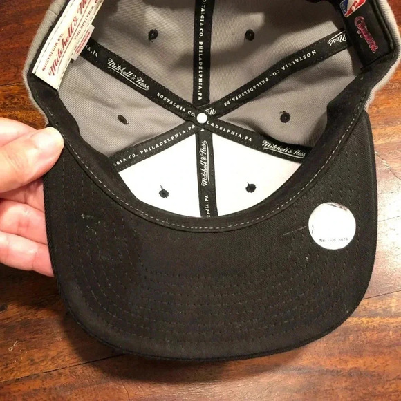 Mitchell & Ness LA Clippers SnapBack Hat - Picture 7 of 9